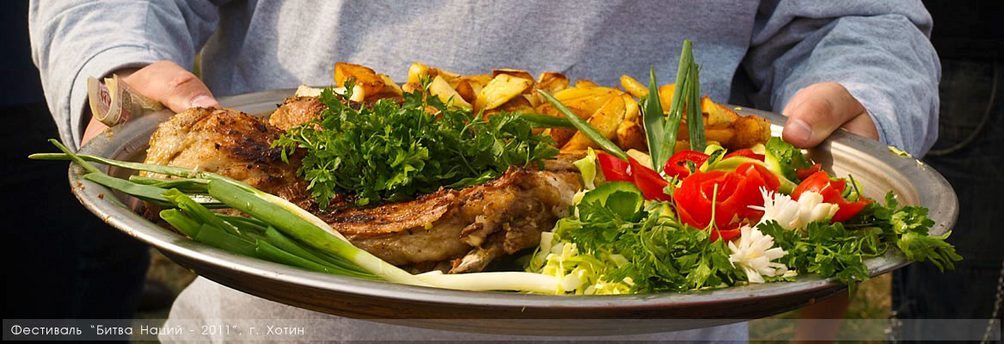 приготовленная еда на блюде