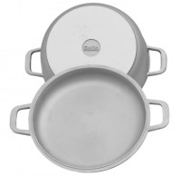 Кастрюля литая с утолщенным дном и крышкой-сковородой